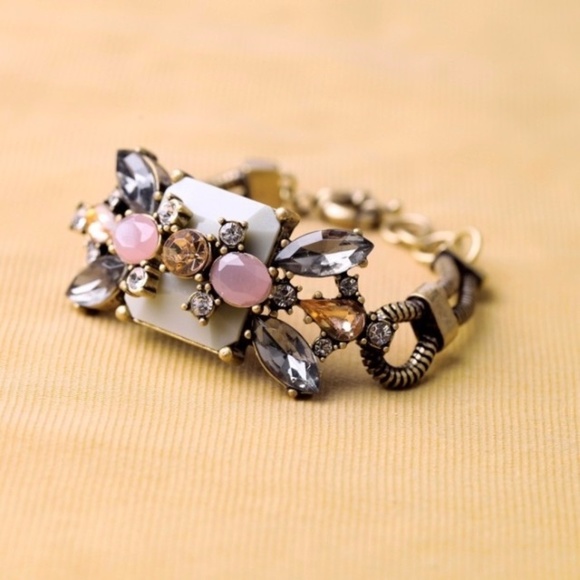Jewelry - Retro Style Flower Bracelet Pink Grey One Size